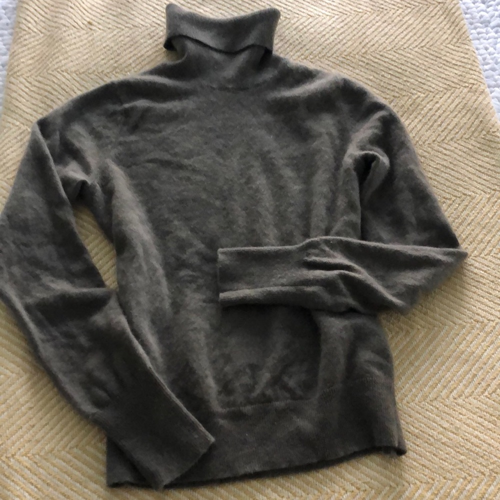 Cashmere Turtleneck Sweater XS Olive Green Uniqlo
